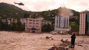 Karadeniz sele teslim oldu! Evler ve köprüler yıkıldı, yollar çöktü!
