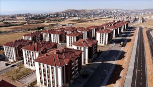 Elazığ'daki depremzedeler yeni konutlarında güvenle oturuyor!