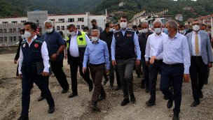 Bakan Kurum, sel felaketinin yaşandığı Bozkurt'ta inceleme yaptı