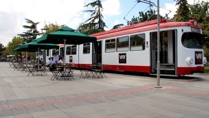 "Nostaljik Tramvay Kafe" müşterilerini zamanda yolculuğa çıkarıyor