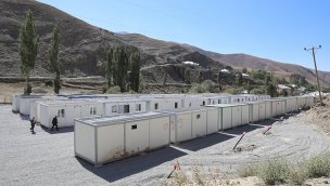 Van'da selden etkilenen mahalleye konteyner kent kuruldu