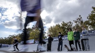 Alibeyköy'de yapımı tamamlanan kaykay parkuru açıldı