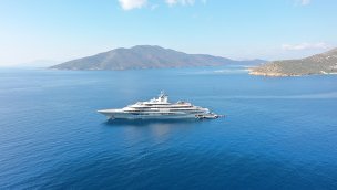 Gates ve Bezos'un mega yatları Bodrum'un koylarına demirledi