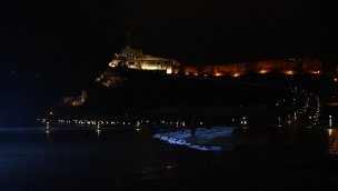 Kars Kalesi, kadına yönelik şiddete karşı turuncu ışıklarla aydınlatıldı