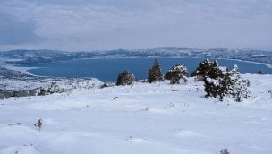 Salda Gölü manzaralı kayak merkezinde sezon açılıyor