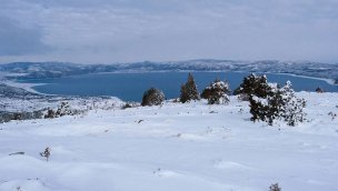 Salda Gölü manzaralı kayak merkezinde sezon açıldı