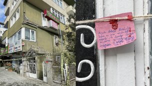 Avcılar'da balkonu çöken bina mühürlendi