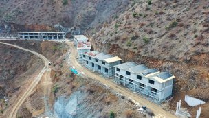 Yusufeli'nde yangınzedeler için yapılan konutları hızla yükseliyor