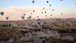 Kapadokya'da 2021'de 388 bin turist gökyüzünde balonla süzüldü