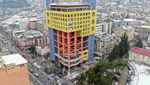 "Dünyanın en saçma binası"nda söküm çalışmaları sürüyor