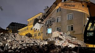 Üsküdar'da patlamanın yaşandığı binada yıkım çalışması tamamlandı