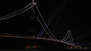 1915 Çanakkale Köprüsü'nde ışık gösterisi yapıldı