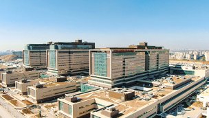 Başakşehir Çam ve Sakura Şehir Hastanesi MIPIM'de En İyi Sağlık Kompleksi Ödülü’nü aldı