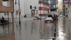 Sağanak yağış nedeniyle Ispartakule, Silivri ve Esenyurt'ta su baskınları yaşandı