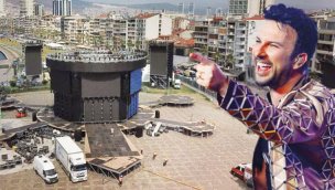 İzmir'de balkondan Tarkan konseri izlemenin bedeli 500 dolar! 
