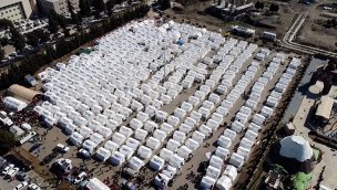 Depremden etkilenen Osmaniye'de kurulan çadırkent havadan görüntülendi