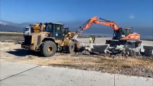 İGA ekipleri depremde hasar gören Hatay Havalimanı'nı onarıyor