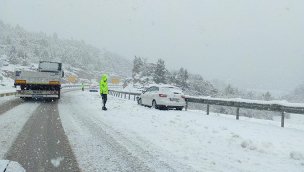Konya-Antalya kara yolunda kar nedeniyle ulaşımda aksama