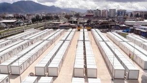Karmod deprem bölgesine 3 bin konteyner gönderdi