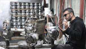 Depremde hasar gören fabrika üretime başladı