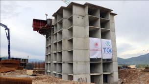 TOKİ'nin İslahiye projesinde bir bloğun kaba inşaatı tamamlandı