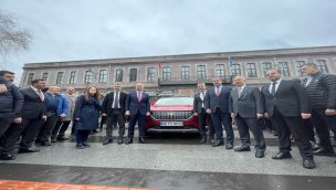 Bakan Karaismailoğlu, Seçim İrtibat Bürosu'na Togg T10X ile geldi