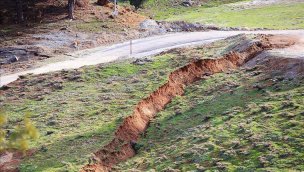 Kahramanmaraş'taki depremler Göksun'da çökmelere neden oldu