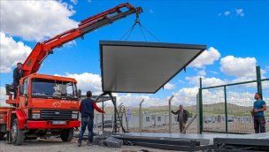 Malatya'da konteyner kentte yaşayan afetzedeler için çarşı kuruluyor