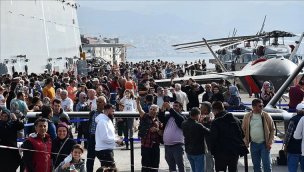 TCG Anadolu'ya İzmir'de ziyaretçi akını!