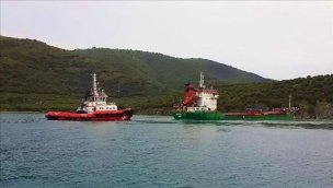 Marmara Adası'nda karaya oturan gemi kurtarıldı!
