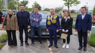 Cumhurbaşkanı Yardımcısı Oktay gençlere Togg deneyimi yaşattı!