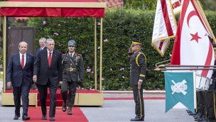 Cumhurbaşkanı Erdoğan KKTC'de resmi törenle karşılandı!