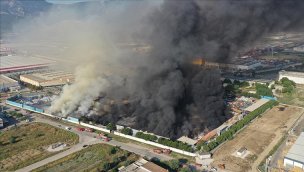 Manisa'da fabrikada çıkan yangın 16 saattir sürüyor!