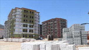 İslahiye'deki deprem konutlarında dış cephe çalışmaları yapılıyor!