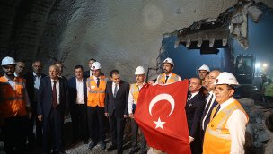 Bakan Uraloğlu, Yeniköprü-Yüksekova Yolu T-1 Tüneli Işık Görme Töreni'ne katıldı