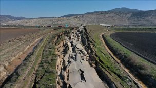 Kahramanmaraş'ta hasarlı yollar onarılıyor