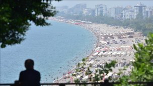 Antalya'nın sahillerinde yoğunluk yaşanıyor!