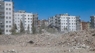 Diyarbakır'da ağır hasarlı binaların yarısında yıkım tamamlandı!