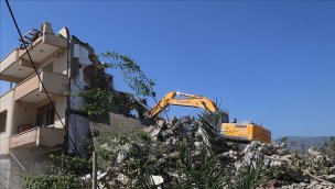 Hatay'da depremlerde ağır hasar alan 4 bina kontrollü yıkıldı!