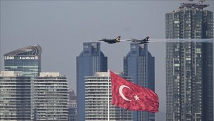 Türk Yıldızları ve SOLOTÜRK İstanbul Boğazı'nda prova uçuşu yaptı!