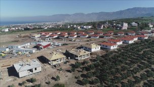 Hatay'ın 13 ilçesinde 2 bin 355 köy tipi afet konutunun inşası sürüyor!