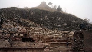 Zile Kalesi'ndeki antik tiyatronun "Roma tiyatrosu" olduğu belirlendi!