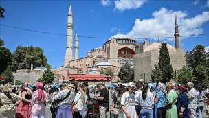 BBC Türkiye'ye gelen yabancı turist sayısındaki artışa dikkati çekti!