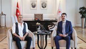 Bakan Kurum, sanatçı Haluk Levent'i kabul etti