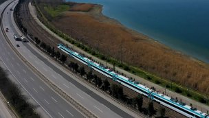 Yerli hızlı tren saatte 225 kilometre hıza çıktı