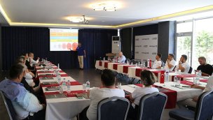 Çimko bayilerinin kurumsal gelişimini destekliyor