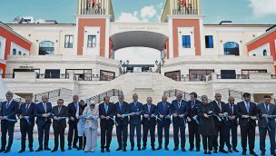Lüks outlet Florentia Village açıldı