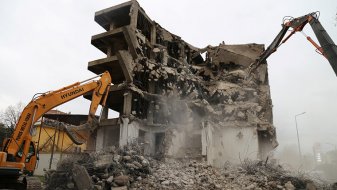 Kocaeli'de 2022 yılında metruk ve deprem hasarlı 100 bina yıkıldı