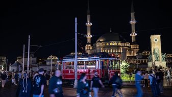 İstanbul yılın 8 ayında 11,5 milyonu aşkın yabancı ziyaretçi ağırladı!