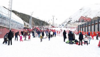 Palandöken Kayak Merkezi'nde sezonun en yoğun günü yaşandı!